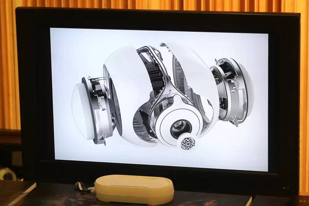 PHANTOM_1076-1000x666